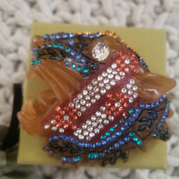 Gucci Rajah Tiger Head Resin Brooch/Multi-colored Embellished Crystals - Picture 7 of 8